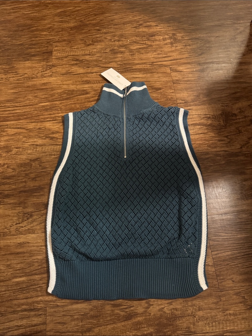 NWT Tuckernuck sweater size medium